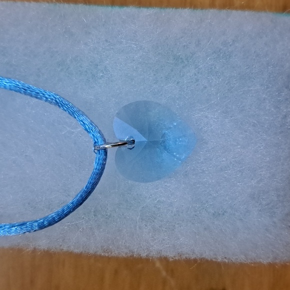 Cool Waterfall Crystal Heart Necklace - Picture 6 of 6